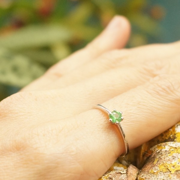 แหวนพลอยโกเมนแท้สีเขียว SR464