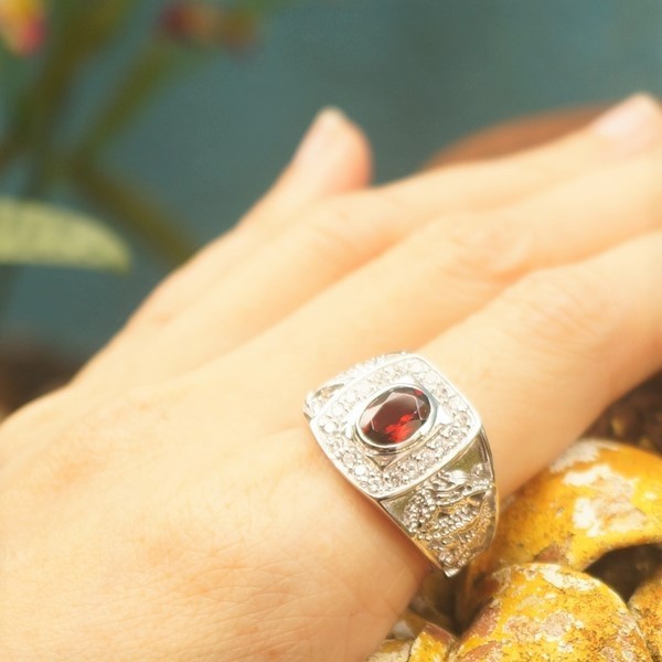 แหวนพลอยโกเมนแท้สีแดง SR469